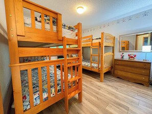 4 bedrooms, Internet, bed sheets
