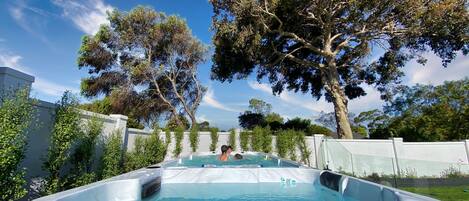 Bain à remous extérieur