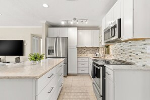 冰箱、微波炉、烤箱、洗碗机