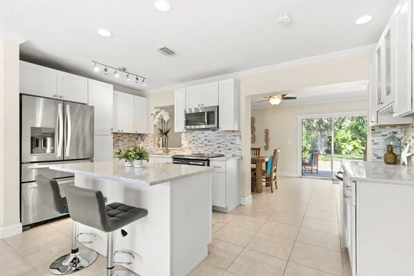 Frigorifero, microonde, forno, lavastoviglie