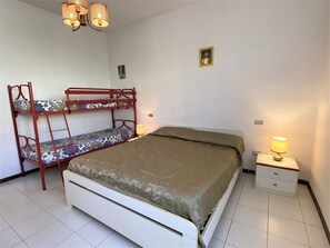 2 bedrooms, travel crib