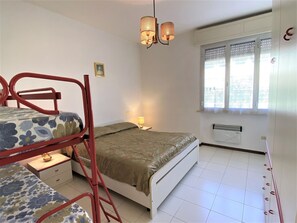 2 sovrum och resesäng