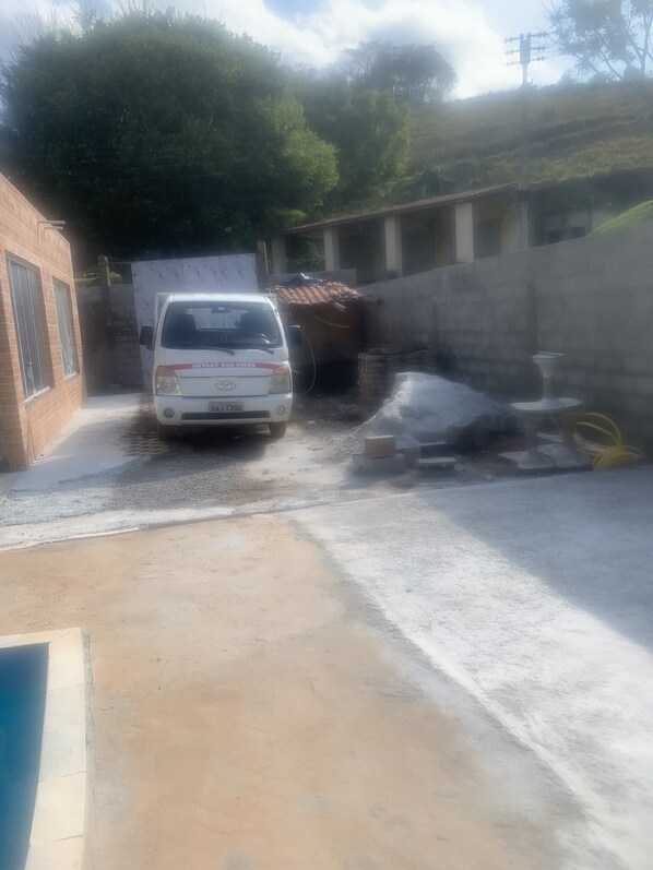 Property grounds - Great country house with pool (Piracaia)