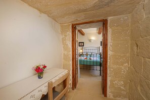 4 bedrooms, iron/ironing board, free WiFi, bed sheets - Oleandra Holiday Home (L-Għasri)