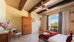 4 bedrooms, iron/ironing board, WiFi (free), bed sheets - Narcisa Holiday Home (In-Nadur)