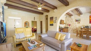 TV - Narcisa Holiday Home (In-Nadur)