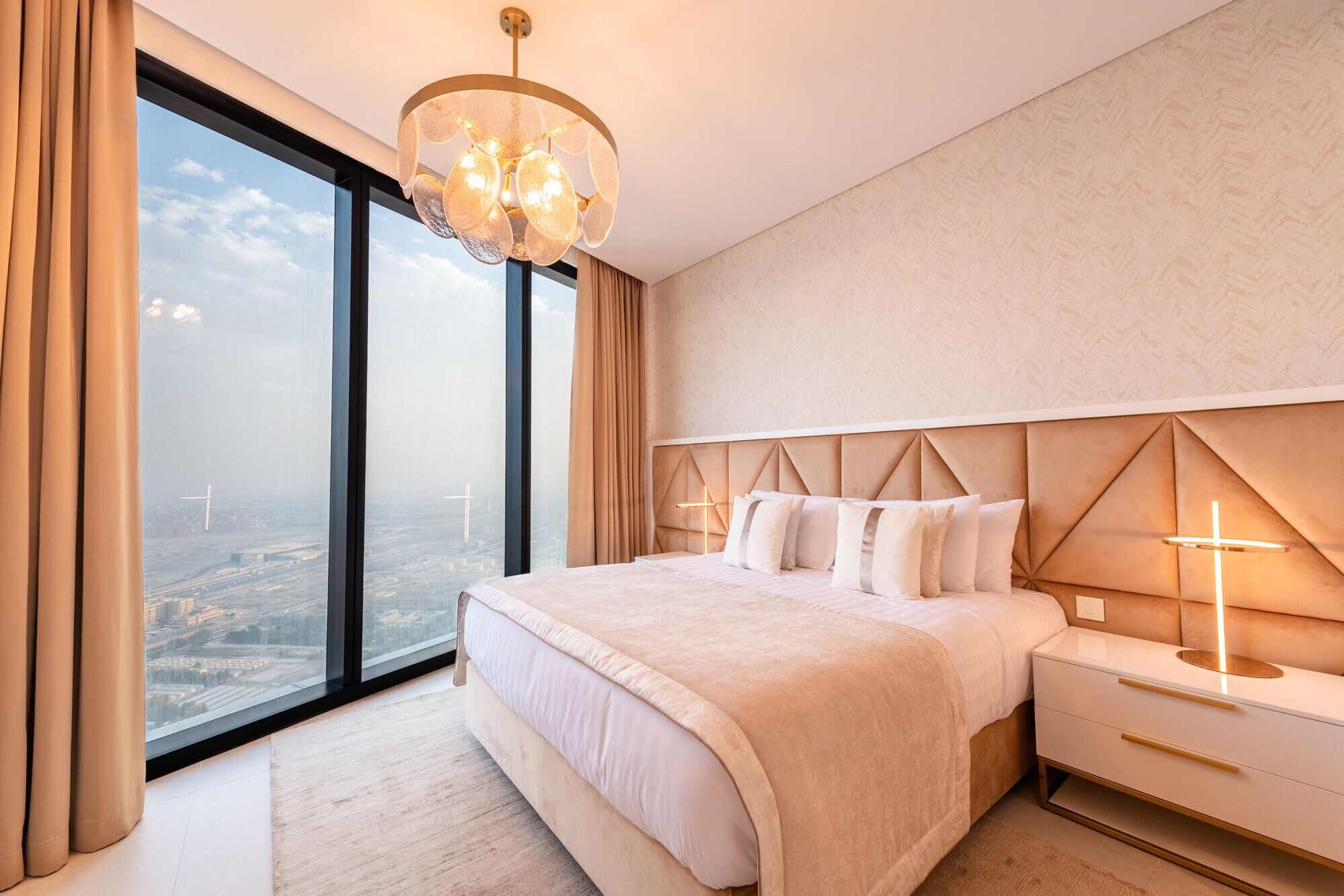 4 bedrooms, iron/ironing board, WiFi