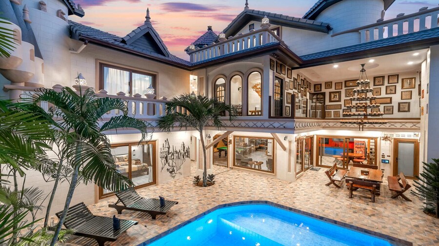 POTTERLAND Luxury Pool Villa Pattaya Walking Street