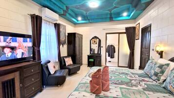 Luxury Villa | 6 bedrooms, Egyptian cotton sheets, premium bedding, memory-foam beds