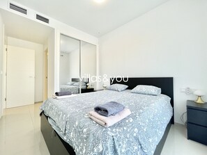 2 slaapkamers, een strijkplank/strijkijzer, gratis wifi, beddengoed