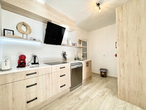 Réfrigérateur, micro-ondes, four, lave-vaisselle