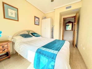 4 bedrooms, iron/ironing board, free WiFi, bed sheets