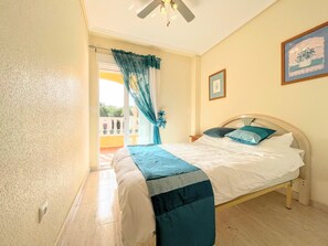 4 slaapkamers, een strijkplank/strijkijzer, gratis wifi, beddengoed