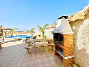 Outdoor dining - Villa Palmera Ciudad Quesada by Villas&You (Ciudad Quesada)