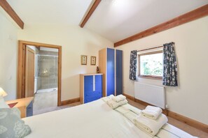 2 habitaciones, cuna de viaje, wifi y ropa de cama 