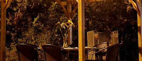 تناول الطعام بالخارج