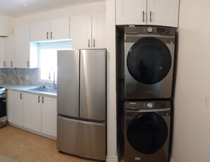 Interior - One room near St Lawrence river amazing place to stay (Brockville)