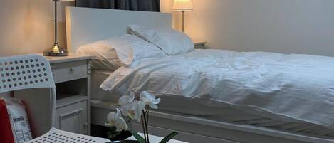 Iron/ironing board, WiFi, bed sheets