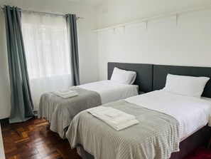 3 habitaciones, tabla de planchar con plancha, wifi y ropa de cama 