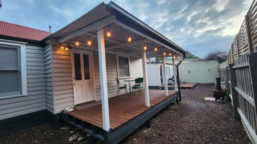 'Pickett's Cottage' - Circa 1868 - oldest in Knox, close to Dandenong Ranges. 