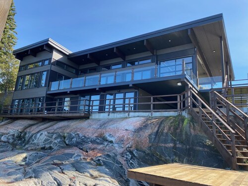 Beautiful lake house perfect for snowmobile trip or relaxing gateway