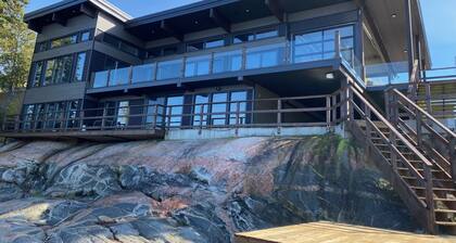 Beautiful lake house perfect for snowmobile trip or relaxing gateway