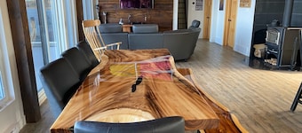 Beautiful lake house perfect for snowmobile trip or relaxing gateway
