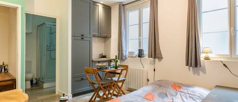 1 chambre, lit parapluie, Wi-Fi gratuit, draps fournis