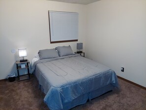 4 室のベッドルーム、WiFi (無料)、ベッドシーツ