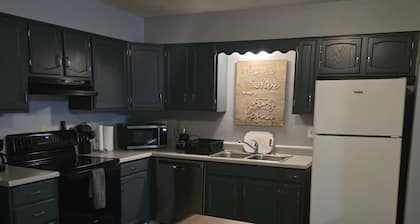 Como's Finest- A Home Away From Home- Sleeps 10