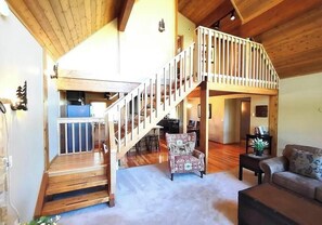 Smart TV, caminetto, tavolo da calcetto