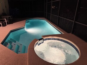 Piscina all'aperto, una piscina riscaldata