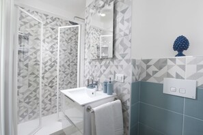 Bathtub, hair dryer, towels