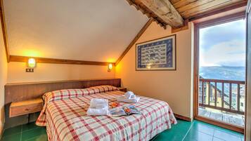 1 bedroom, free WiFi, bed sheets