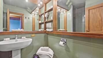 Doccia, asciugacapelli, bidet, asciugamani