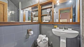 Suihku, hiustenkuivaaja, bidee, pyyhkeet