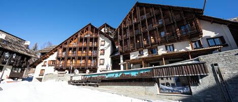 المنشأة من الخارج