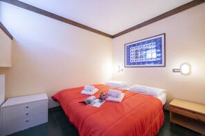 1 bedroom, free WiFi, bed sheets