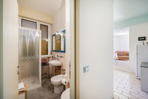 Doccia, asciugacapelli, bidet, asciugamani