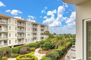 Property grounds - Oceanfront Condominium with community pool! (Saint Simons Island)