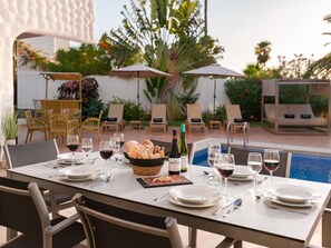 Outdoor dining - KARAT Villa Atlántida (Costa Adeje)