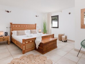 4 habitaciones, tabla de planchar con plancha, internet y ropa de cama 