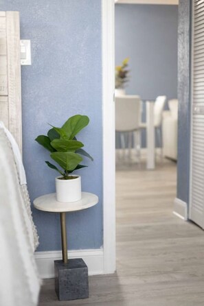 2 habitaciones, escritorio, tabla de planchar con plancha y wifi 