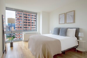 1 bedroom, iron/ironing board, WiFi, bed sheets - Amazing LIC 1BR w/ Doorman, Pool & Gym, nr River, by Blueground (New York)
