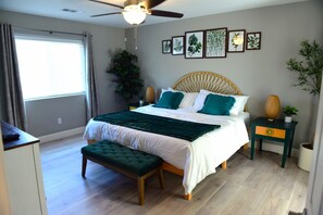 5 bedrooms, desk, iron/ironing board, free WiFi - Spacious 5BD Home w EV charger near Sequoia Ntl Pk (Visalia)