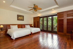 Panoramic-Villa | Individuell dekoriert, individuell eingerichtet, Schreibtisch