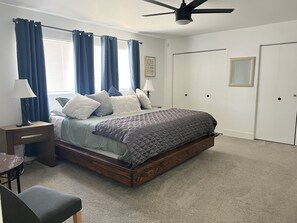 4 bedrooms, desk, iron/ironing board, travel cot