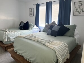 3 bedrooms, desk, iron/ironing board, travel crib