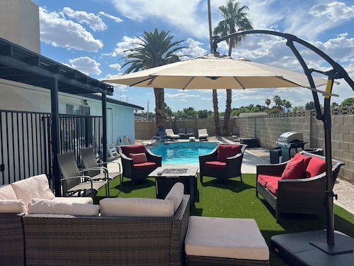 HEATED Pool, Spacious home 7 MIN to airport*