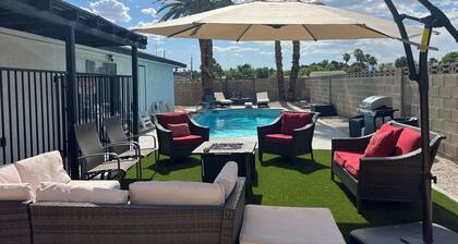 HEATED Pool, Spacious home 7 MIN to airport*